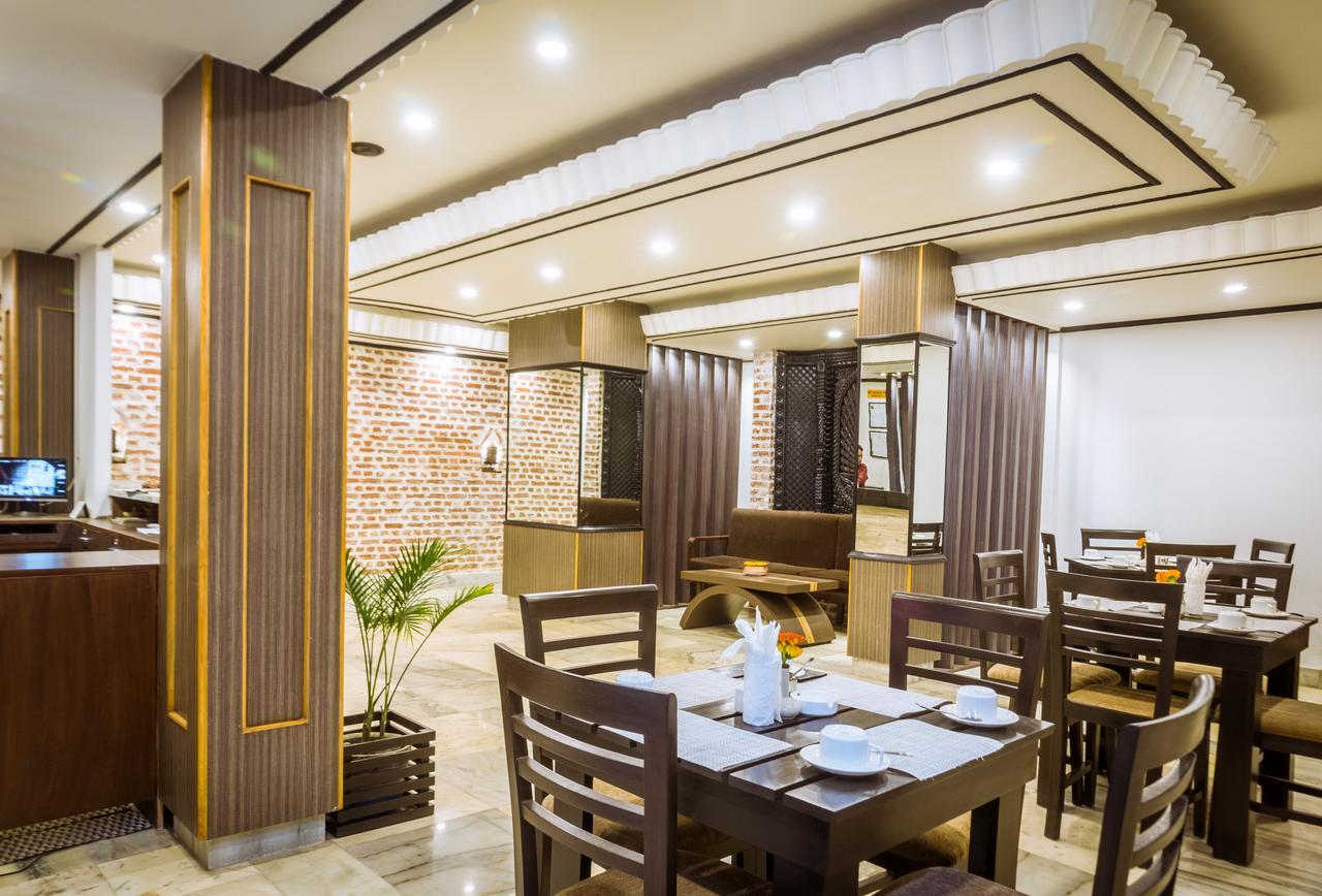 Harati Manor Inn Kathmandu Exteriör bild