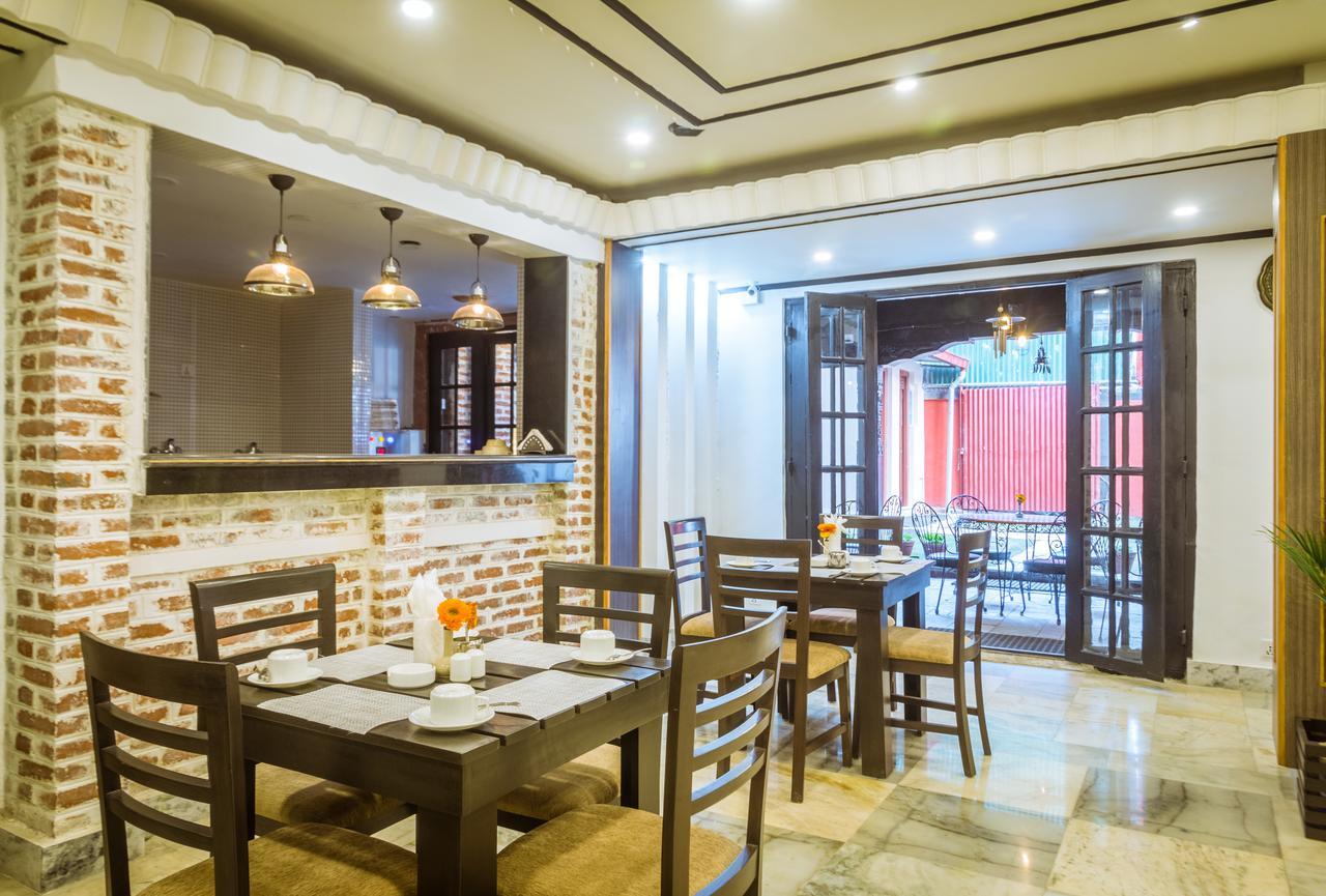 Harati Manor Inn Kathmandu Exteriör bild